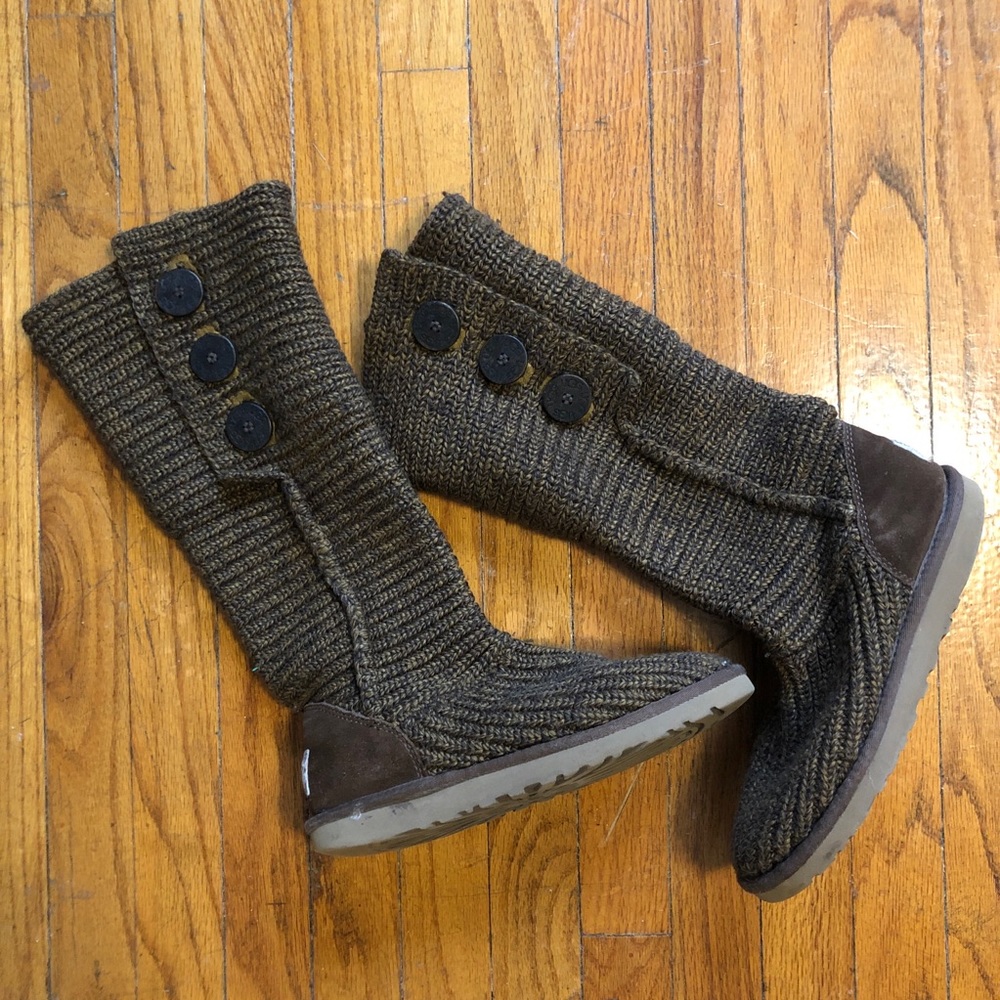 Women’s UGG Classic Cardy in Brown